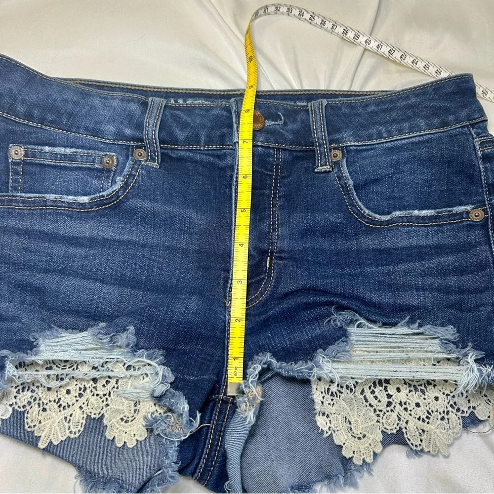 American Eagle Denim & Cream Lace Pocket Frayed Hem Shortie Jean Shorts Size 8